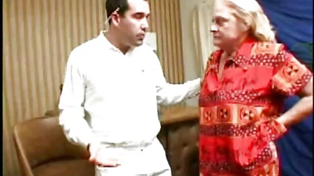 بانوی پیر fucks در با سکس هندی بکن بکن یک نوجوان