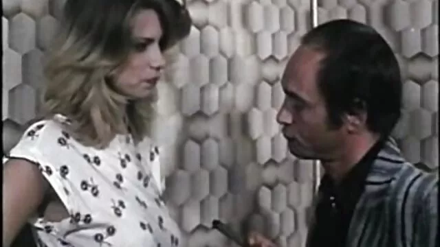 الاغ فیلم سوپر سکس بکن بکن کامل از یک سبزه بلند و باریک آماده به کار است
