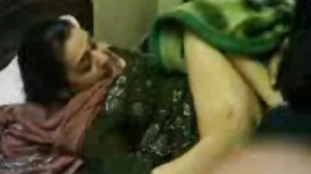 قلاب و نرم و صاف کردن مرد کون گنده بکن بکن
