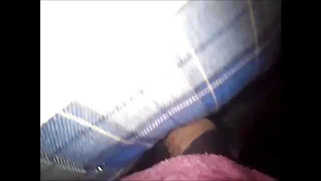 سگ ماده نوجوان نگاه به بیدمشک او سگس بکن بکن